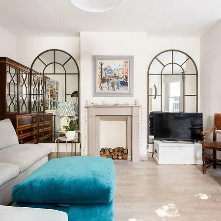 Delightful 2 bed Garden flat in Shepherd's Bush